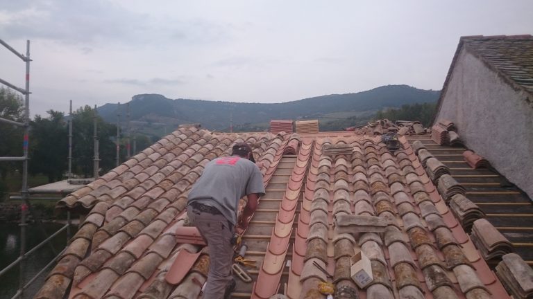 Couvreur Millau - Toiture en tuiles canal sur le Vieux Moulin de MIllau (12)