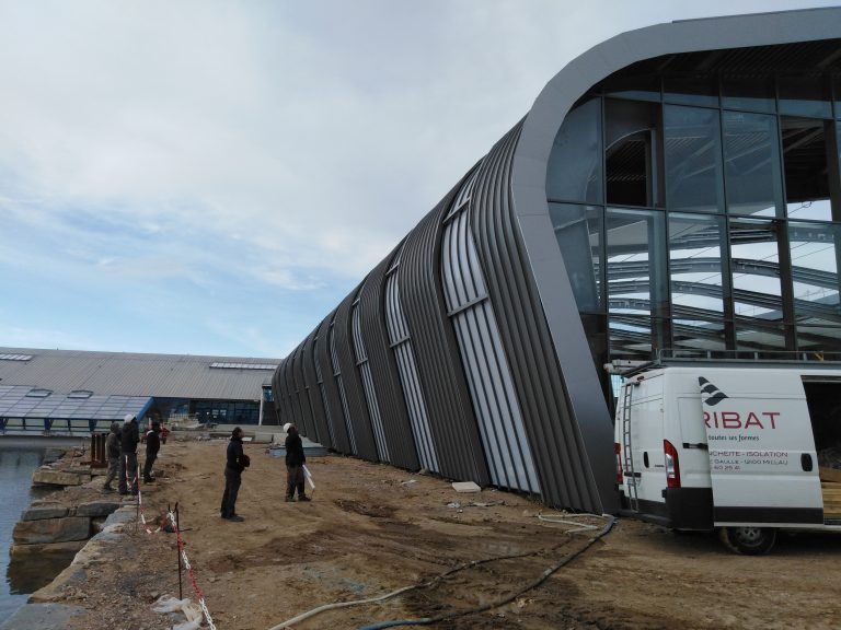 Couvreur Millau - Couverture et bardage aluminium au Centre Balnéaire Raoul Fonquerne à Sète (34)