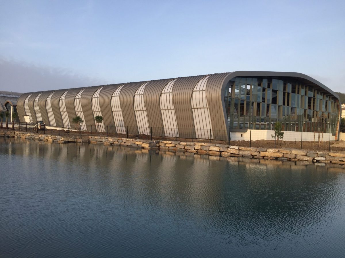 Couvreur Millau - Couverture et bardage aluminium au Centre Balnéaire Raoul Fonquerne à Sète (34)