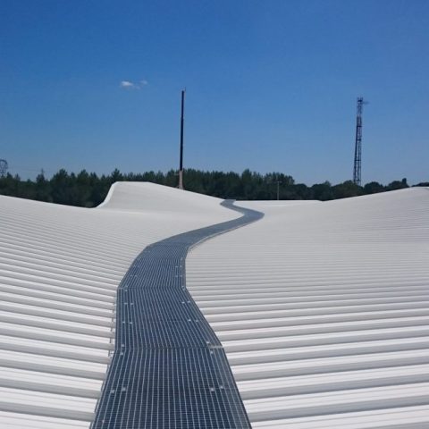 Couvreur Millau - Couverture aluminium de la gare de péage de Baillargues sur l'autoroute A9