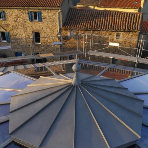 Couvreur Millau (12) - Couverture en zinc de la halle couverte de St Victor et Melvieu (12)