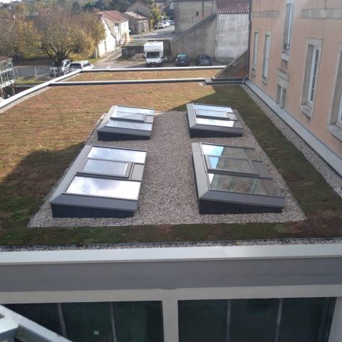 Etancheur Millau (12) - Etanchéité et végétalisation de la toiture terrasse de l'extension de la mairie de La Cavalerie