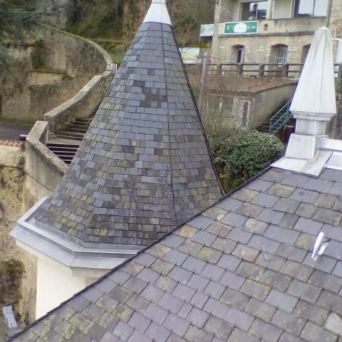 Couvreur Millau - Couverture en ardoise de la mairie de Roquefort sur Soulzon